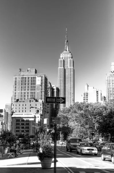 Černobílý pohled na říše budování státu, new york, usa — Stock fotografie