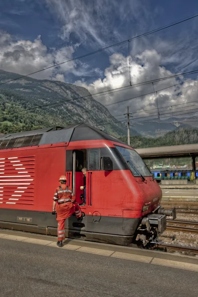 Train at a railway station in the mountains — Stock Photo, Image