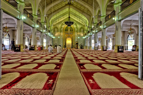 Des hommes musulmans prient dans le temple — Photo