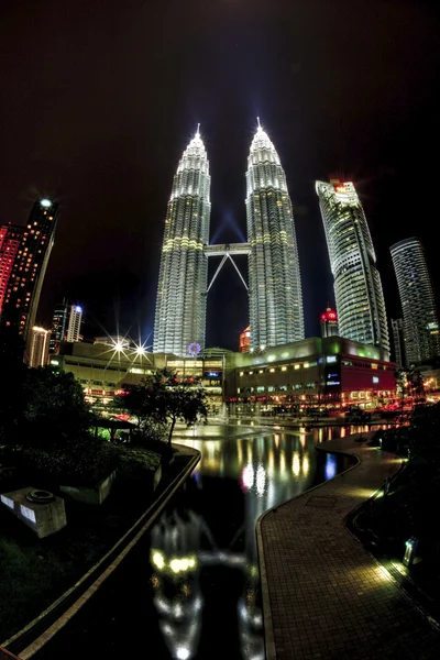 De petronas towers, hoogste gebouwen in Maleisië — Stockfoto