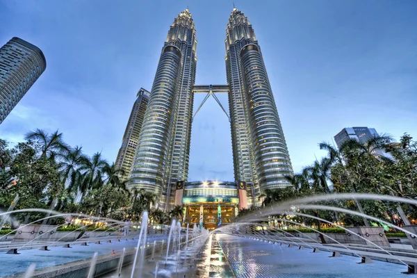 The Petronas Towers, tallest buildings in Malaysia — Stock Photo, Image