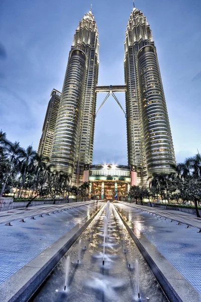 Le Petronas Towers, gli edifici più alti della Malesia — Foto Stock