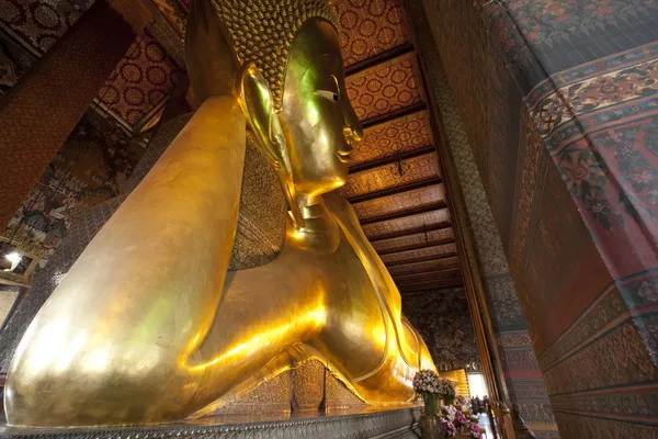 Лежащий Будда в Ват Пхо — стоковое фото