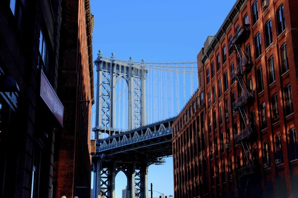 Manhattan bridge von brooklyn, new york aus gesehen — Stockfoto