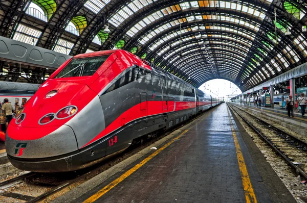 modern yüksek hızlı tren istasyonu