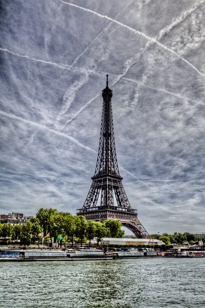 Eiffel tower from the Seine — Stock Photo, Image