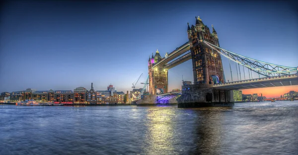 Famoso puente de torre — Foto de Stock