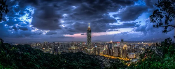 Taipei, Tayvan akşam manzarası. — Stok fotoğraf