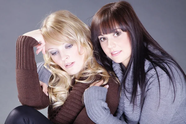 Blonde and brunette girls close-up — Stock Photo, Image