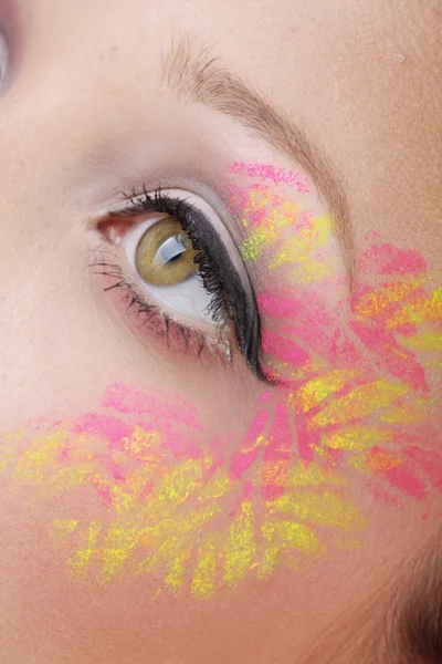 Menina com pinturas faciais pintadas — Fotografia de Stock