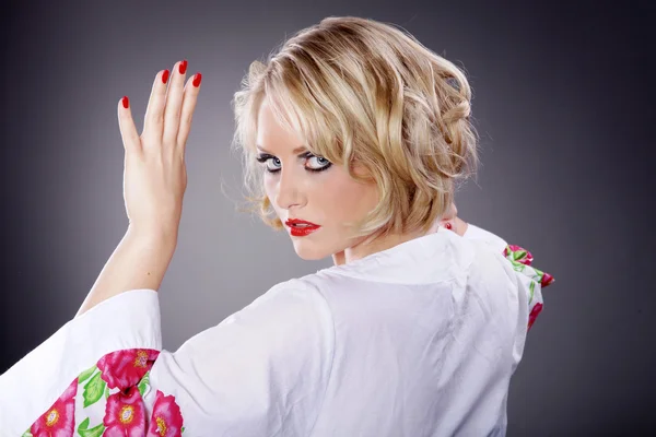 Blonde girl shows a karate — Stock Photo, Image