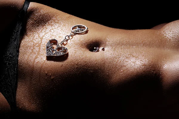 Corpo feminino nu com jóias — Fotografia de Stock