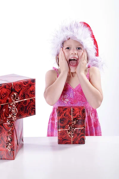 Chica joven con regalos de Navidad — Foto de Stock