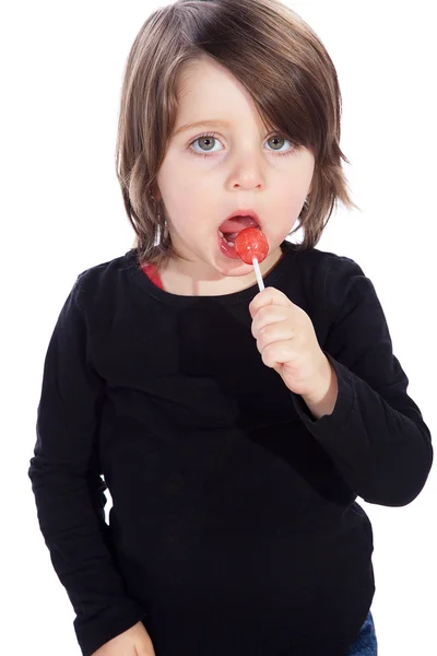 Pequeño niño con un caramelo chupando — Foto de Stock