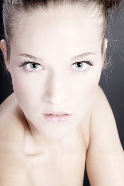 esmer kız yüz yakın çekim