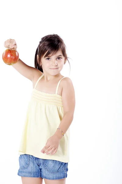 Kleines Mädchen mit einem Apfel — Stockfoto