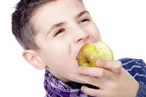 Niño comiendo una manzana —  Fotos de Stock