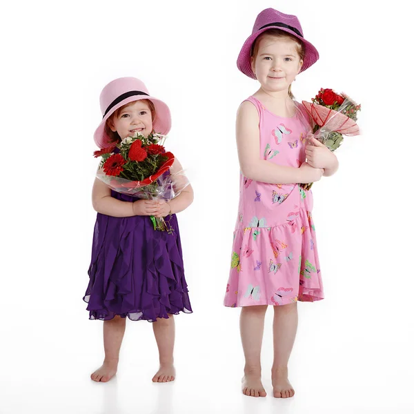 Dos chicas con ramos de flores —  Fotos de Stock