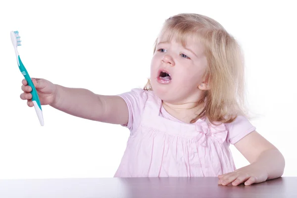 Kleines Mädchen beim Zähneputzen — Stockfoto