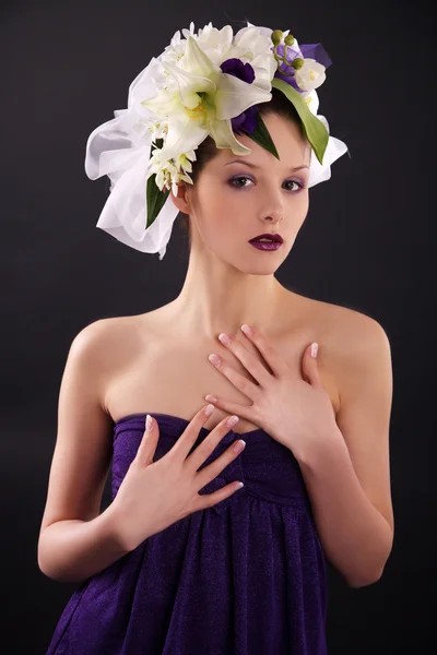 Art brunette girl with the flora — Stock Photo, Image