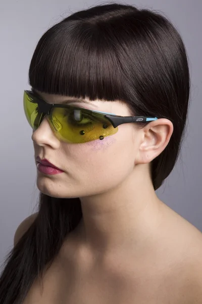 Bruna ragazza in occhiali — Foto Stock