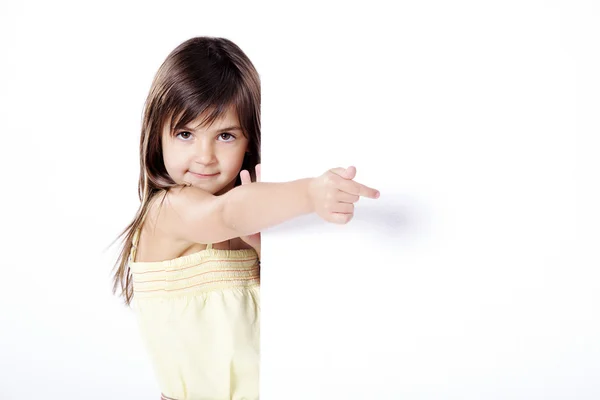 Petite fille avec une texture blanche — Photo