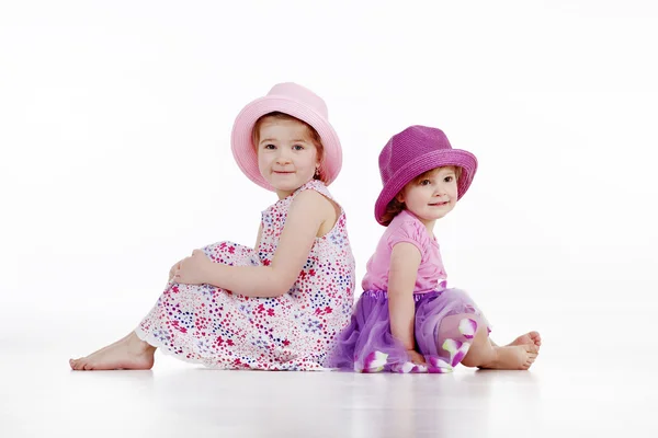 Duas meninas em um fundo branco — Fotografia de Stock