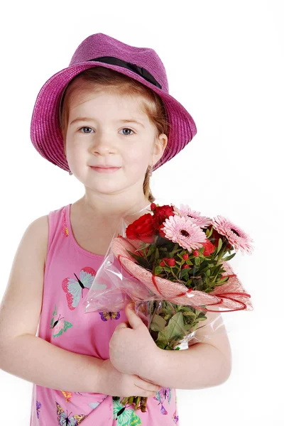 Bir buket çiçekli küçük kız — Stok fotoğraf