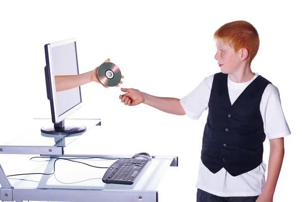 Main avec moniteur d'ordinateur donne lecteur hamster le garçon aux cheveux roux — Photo