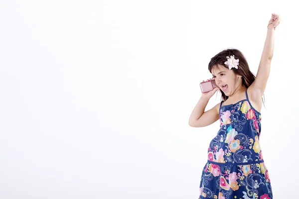 Menina falando em um telefone celular — Fotografia de Stock