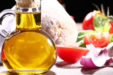 Petrol bir cam şişe