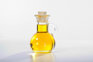 Petrol bir cam şişe