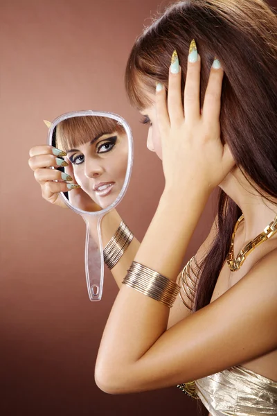 Oriental girl looking in the mirror — Stock Photo, Image