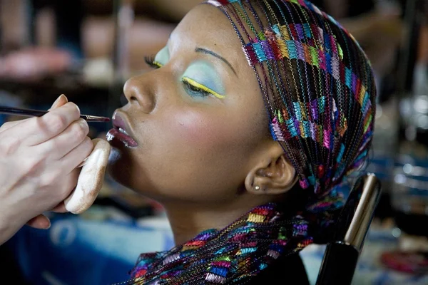 Afrykańska dziewczyna szminka — Zdjęcie stockowe