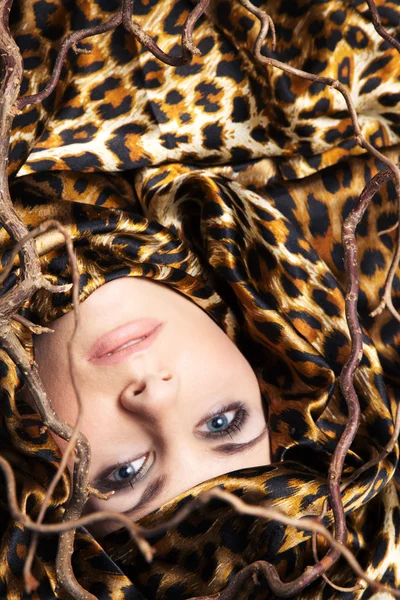 The girl's face in the Tiger blanket — Stock Photo, Image