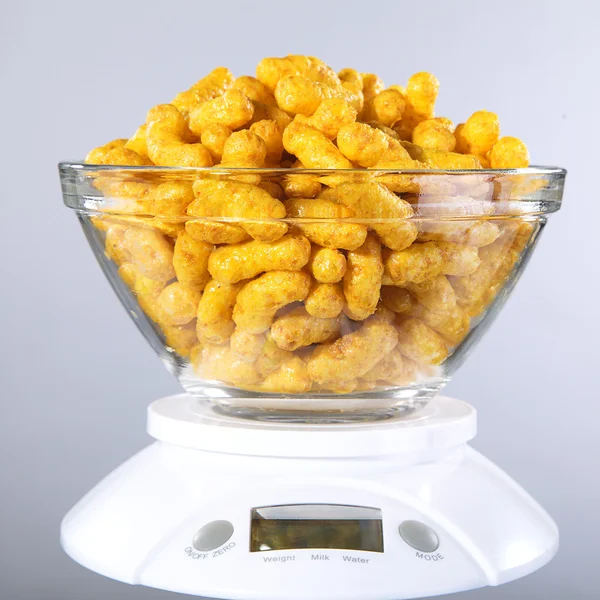 Weigh of peanut flips — Stock Photo, Image