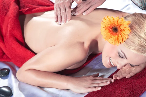 Girl lying in the massage parlor — Stock Photo, Image
