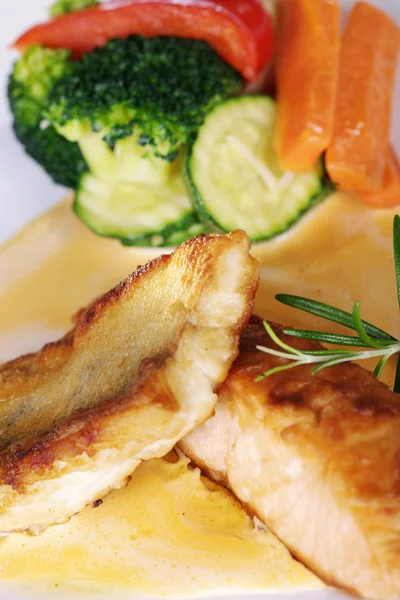 Pollo arrosto con verdure — Foto Stock