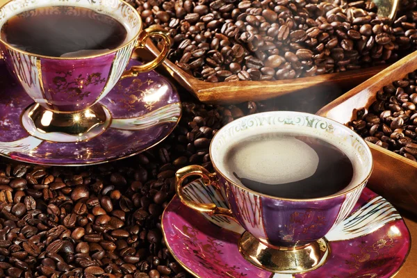 Cup of coffee with coffee beans — Stock Photo, Image