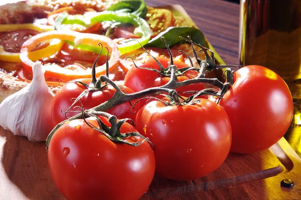 Pizza with vegetables — Stock Photo, Image