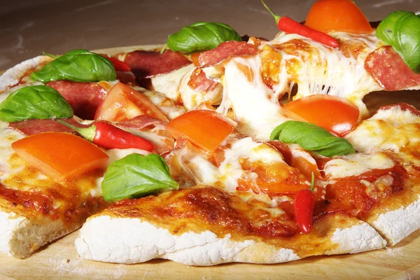 Domatesli pizza — Stok fotoğraf