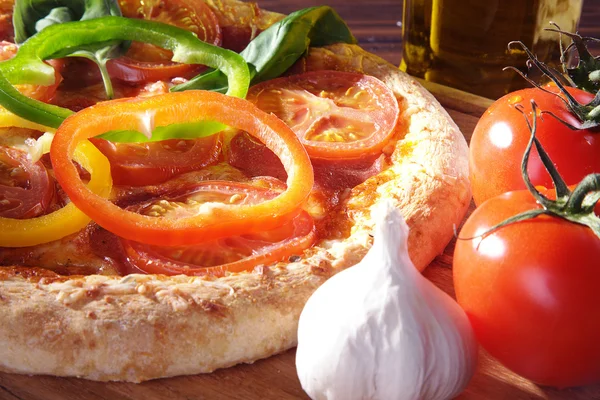 Pizza dengan sayuran — Stok Foto