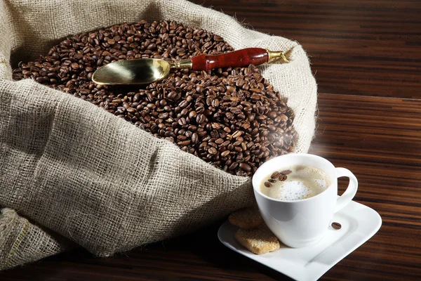 Coffee with sack of coffee beans — Stock Photo, Image