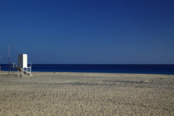 Rescue tower on the beach — Stock Photo, Image