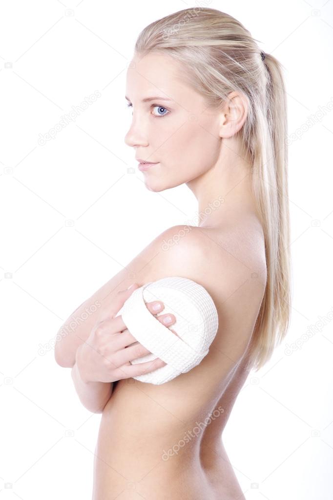 Blonde frau rücken