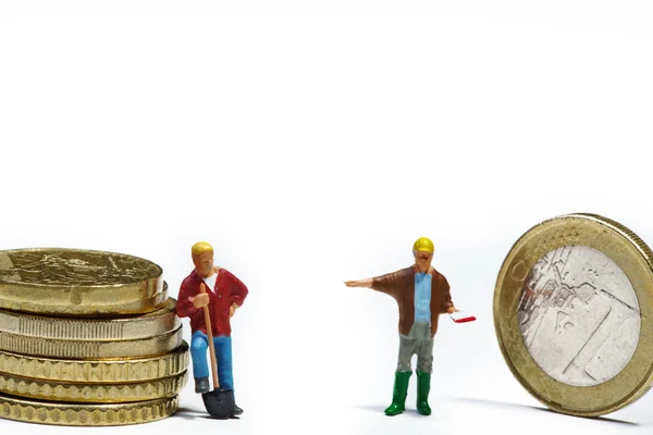 Figures of workers with euro coins — Stock Photo, Image