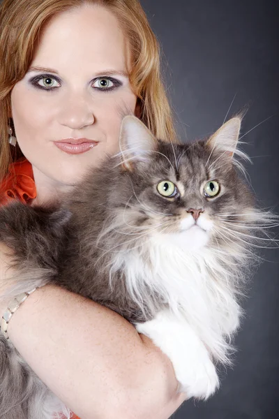 Red-haired girl with hairy cat — Stock Photo, Image