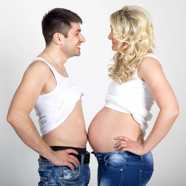 Pregnant girl with boyfriend — Stock Photo, Image