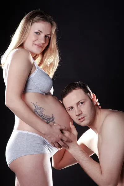 Pregnant girl with boyfriend — Stock Photo, Image