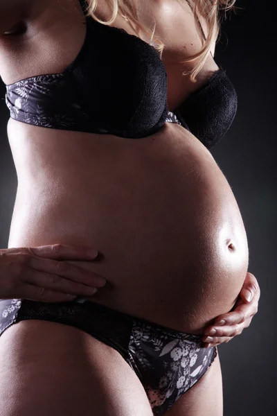 Chica rubia embarazada — Foto de Stock